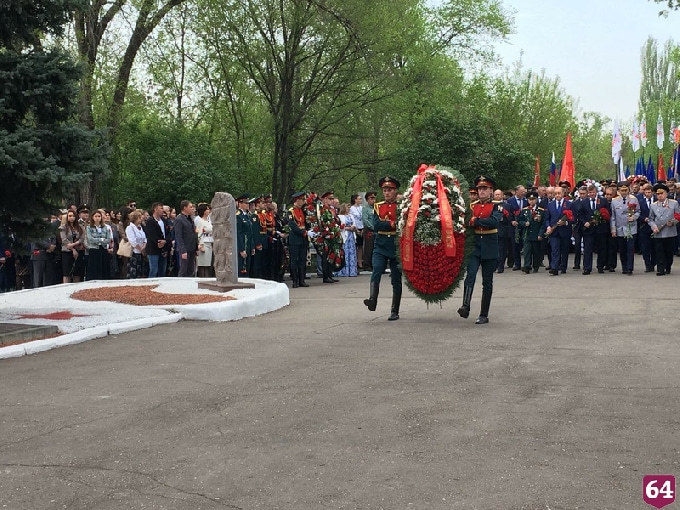 В Саратове оружейными залпами почтили память погибших фронтовиков  