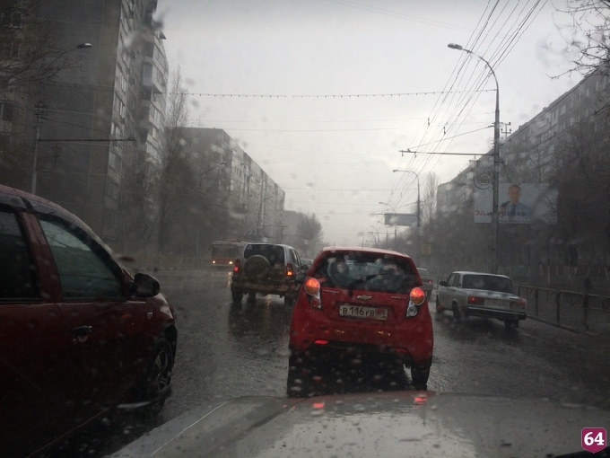 Саратов накрыл град с дождем