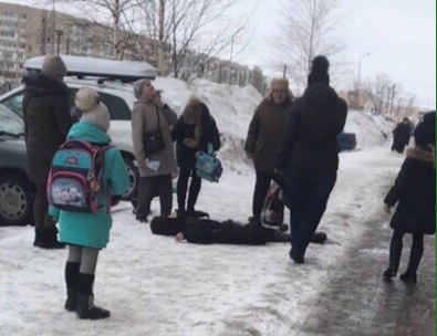 Саратовцы сообщили о разбившемся насмерть после падения с высоты 15-летнем подростке