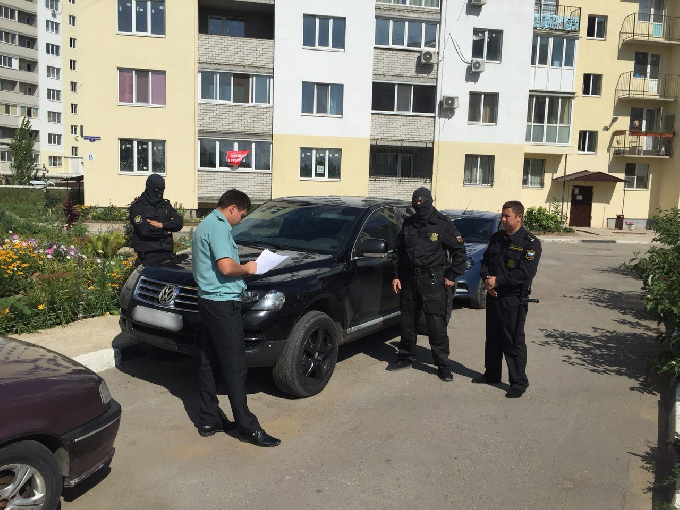 Мужчина лишился иномарки из-за 200 тысяч рублей долга по штрафам ГИБДД 