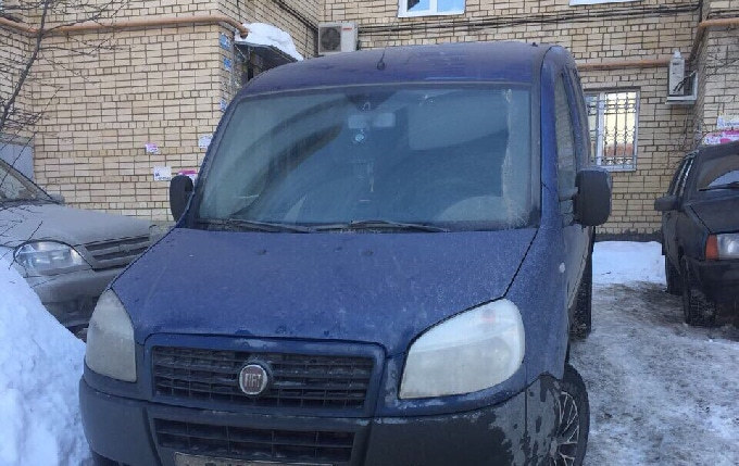 В Саратове пристав заблокировал автомобиль должника