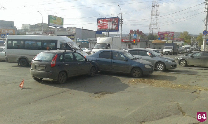 Автомобилисты из-за ДТП застряли в пробке у Сенного 