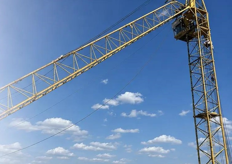 В Саратове рабочего на стройке убило стрелой башенного крана