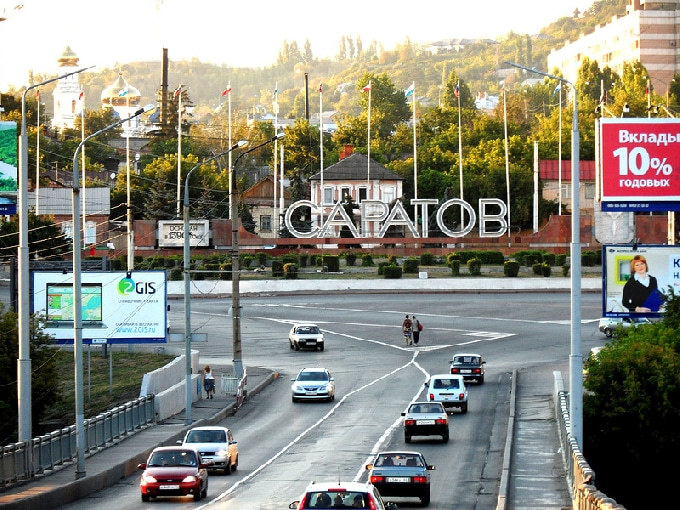 Полицейский с подельниками похитили саратовца и вымогали у него 300 тысяч рублей 