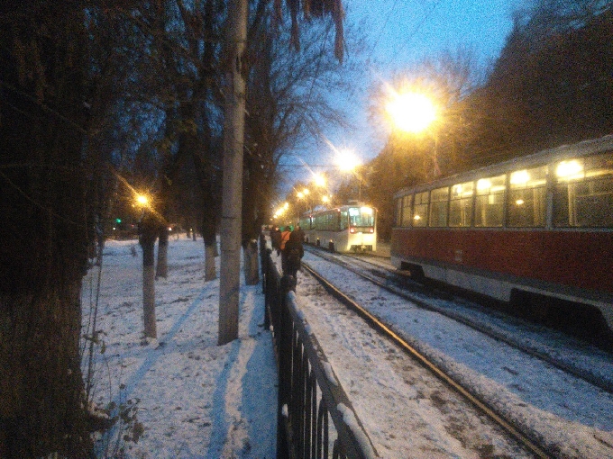 В Саратове из-за снежных заносов не ходят трамваи на 8 маршрутах 