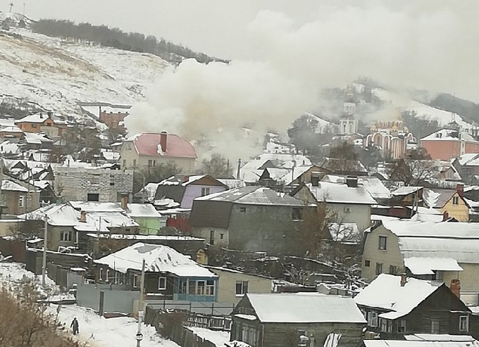 На Ракетной пожарные тушили сараи