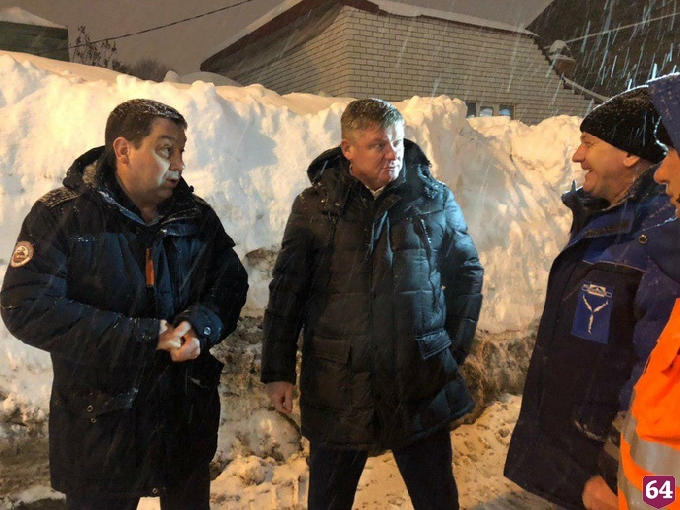 На расчистку тротуаров выйдет более 2 тысяч жителей Саратова