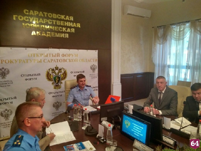 Прокуратура вернула саратовцам 2 млн рублей за коммунальные услуги 