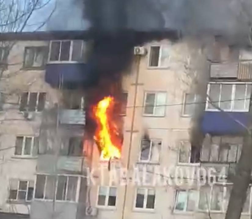 Саратовец спас ребенка на пожаре в пятиэтажке 