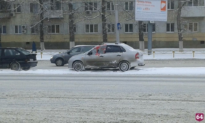  В Саратове разыскивают агрессивного водителя внедорожника