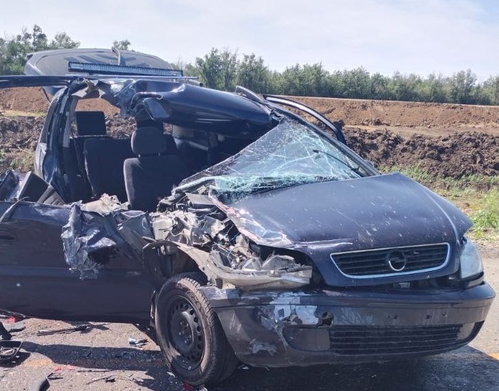 Четыре человека покалечились в аварии с фурой под Саратовом