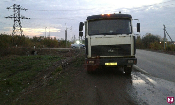 Автоледи пострадала в ДТП с 2 грузовиками