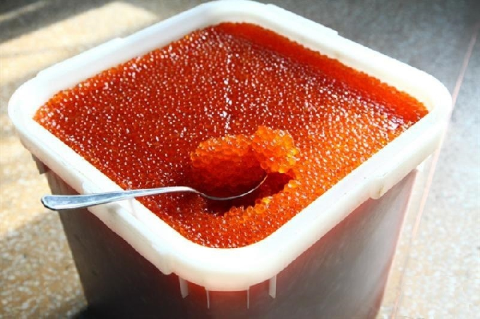 На рынках Саратовской области нашли фальсифицированную икру 