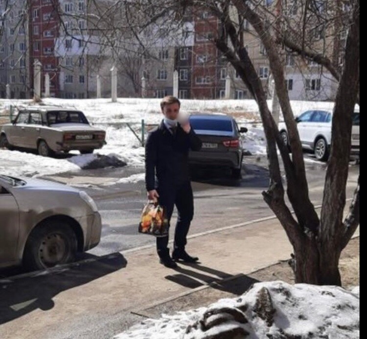 Мошенники под видом представителей ТЦ продают саратовцам косметику 