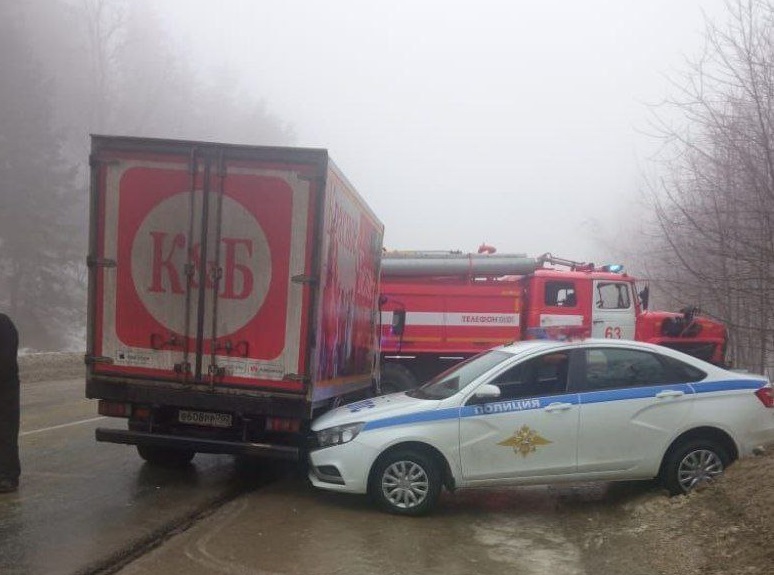 В Хвалынске произошла авария с автомобилем ДПС и пожарной машиной