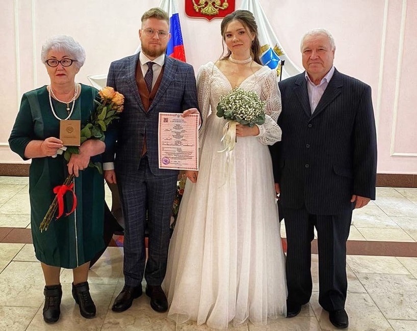Саратовец женился в день золотой свадьбы бабушки и дедушки 
