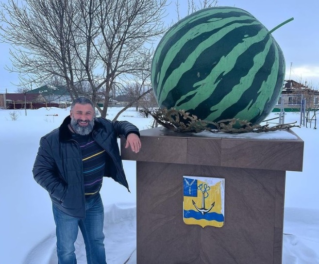 Саратовский памятник арбузу перепутали с астраханским