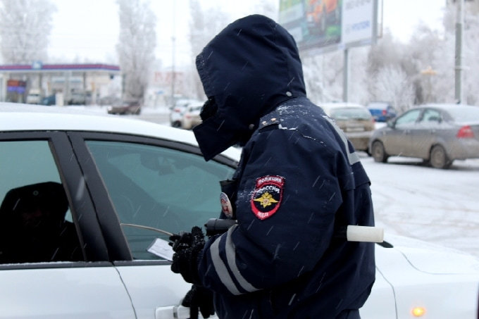 Полиция ищет скрывшегося после наезда на женщину водителя