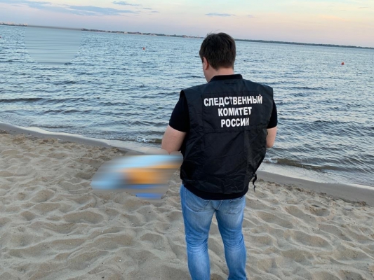 На городском пляже Саратова утонул 20-летний юноша