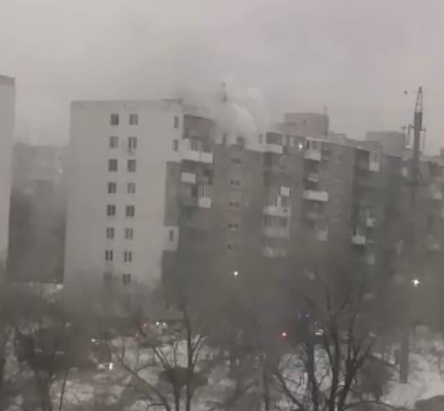 Жителей дома на Топольчанской эвакуировали из-за пожара