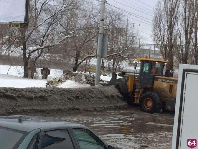 «Озеро» на улице Шехурдина блокировало путь автомобилям