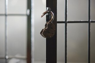 Мужчина лишился свободы за избиение отчима супруги