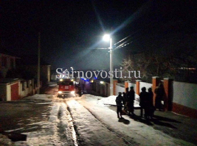 Жители Офицерской помогли потушить двухэтажный коттедж