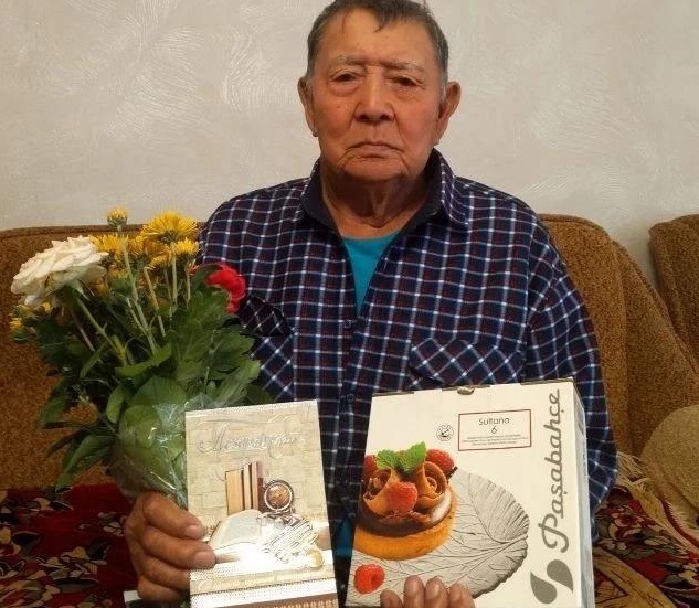 Тракторист и отец четверых детей из Саратовской области отметил 85-летие