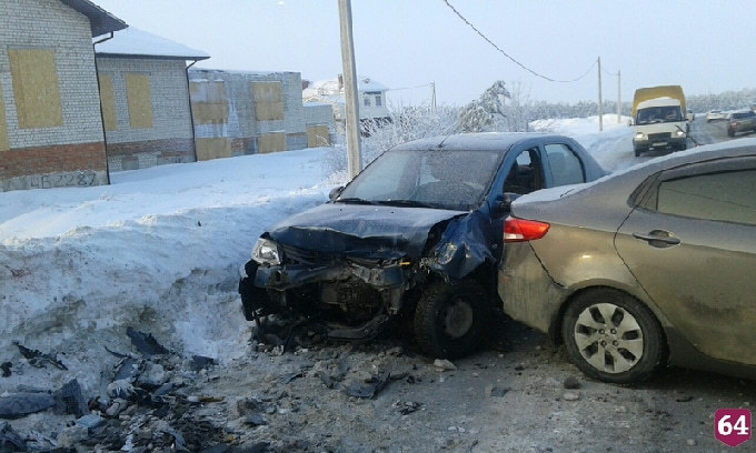 В тройном ДТП на Кумысной поляне пострадали 2 человека 