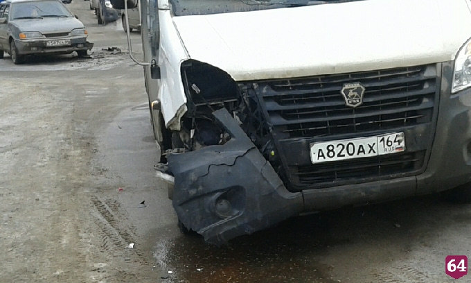 На Посадского маршрутка врезалась в «Ладу» автоледи