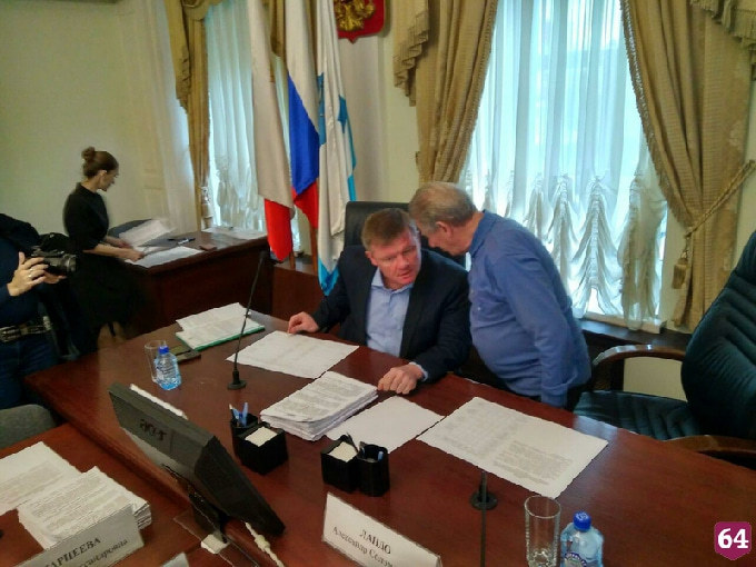 Ландо заподозрил строительную фирму в незаконной коммерческой деятельности 