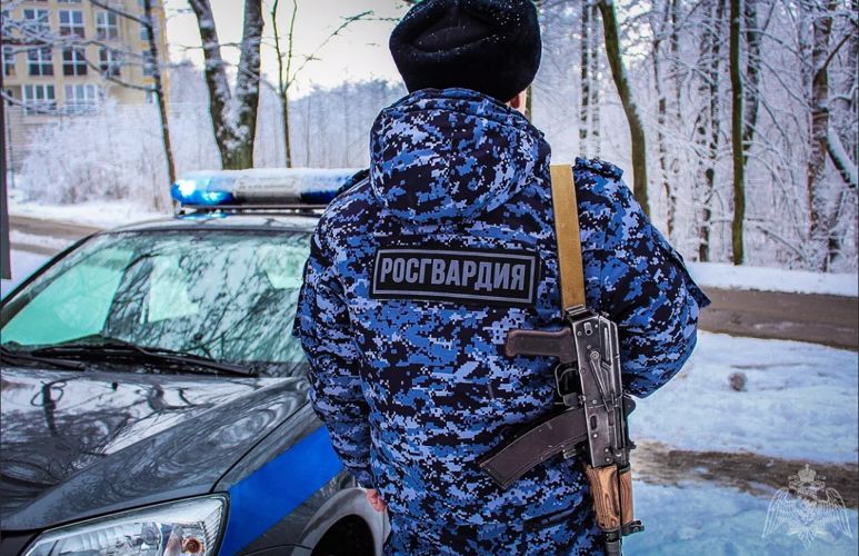 Росгвардейцы вернули домой потерявшую память пенсионерку