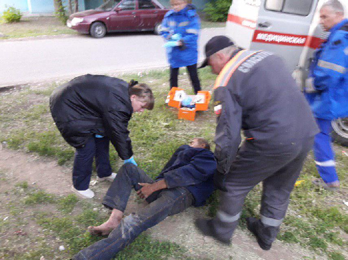 Спасатели вытащили из колодца мужчину