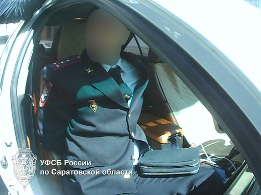 Транспортный полицейский из Саратова за полмиллиона «продал» место в органах