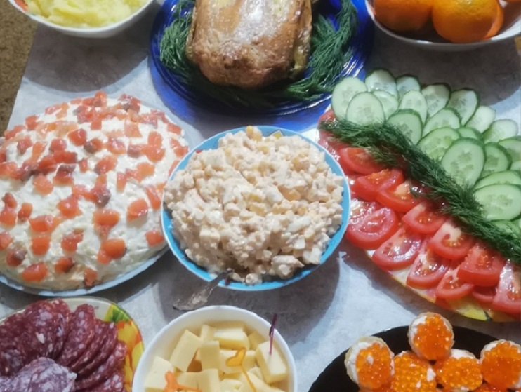 Саратовцы показали новогодние столы