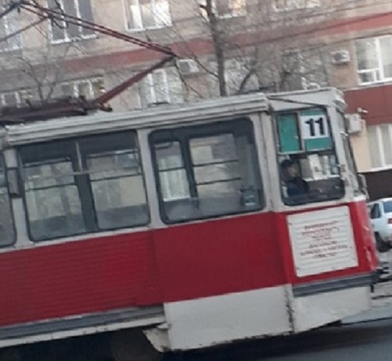 Проблемы с трамваем в Солнечный объяснили ДТП на рельсах