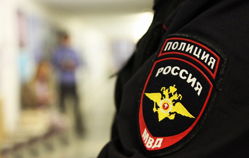 Саратовец показал монету с нацистской символикой и попал под статью