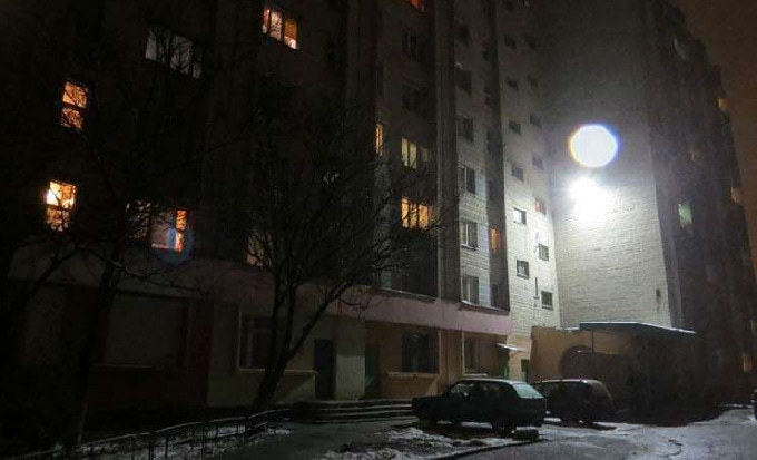 Рядом с подъездом грабитель отобрал у саратовца пакет с едой 