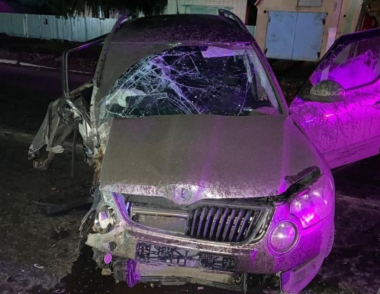 Мужчина покалечился в ДТП с деревом под Саратовом