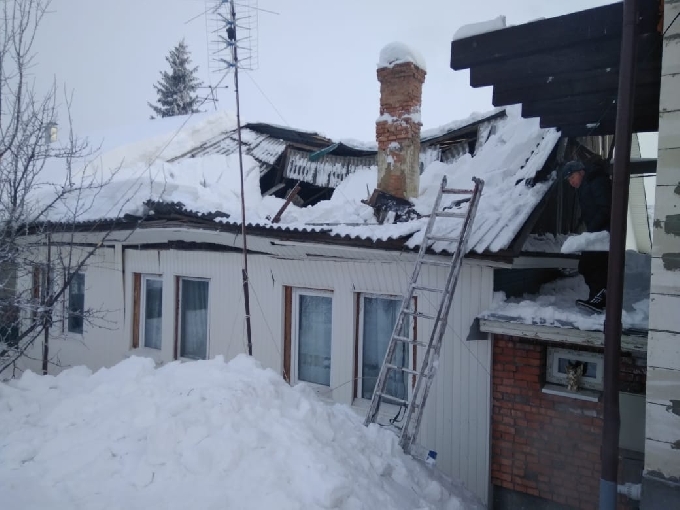 На улице Тагильской обрушилась крыша многоквартирного дома