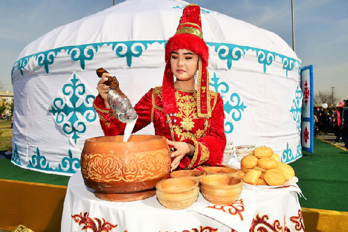В Ровном пели казахские песни, поднимали барана и выбирали «Мисс Наурыз»