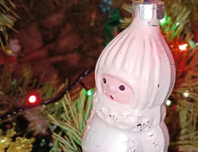 Жители Саратова в соцсетях показали любимые елочные игрушки