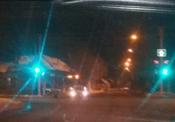 В Энгельсе автоледи на иномарке врезалась в частный дом 
