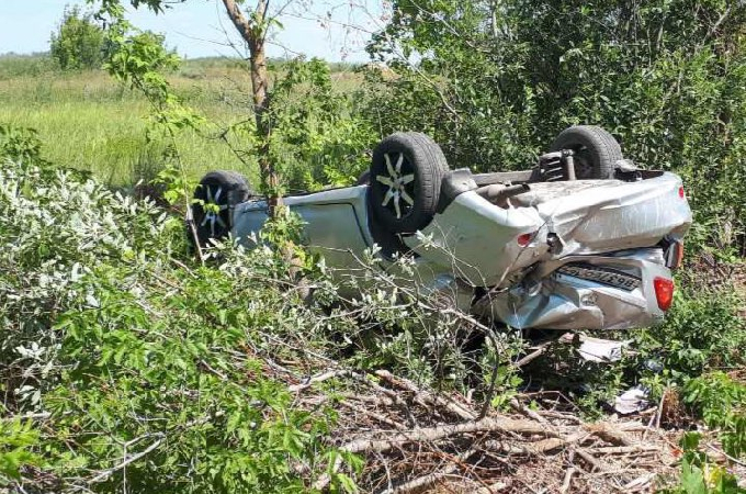 Автоледи травмировала позвоночник в опрокинувшейся «Тойоте» возле Смелости