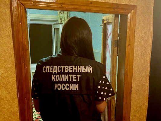 В многоэтажке Саратова нашли труп мужчины с разбитой головой 