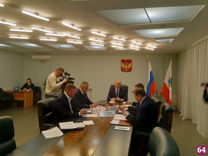 Губернатор попросил главу Саратова поговорить с таксистами 
