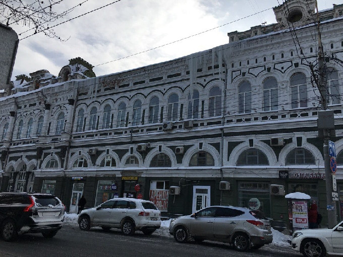 Саратовцы опасаются нависших на Московской сосулек