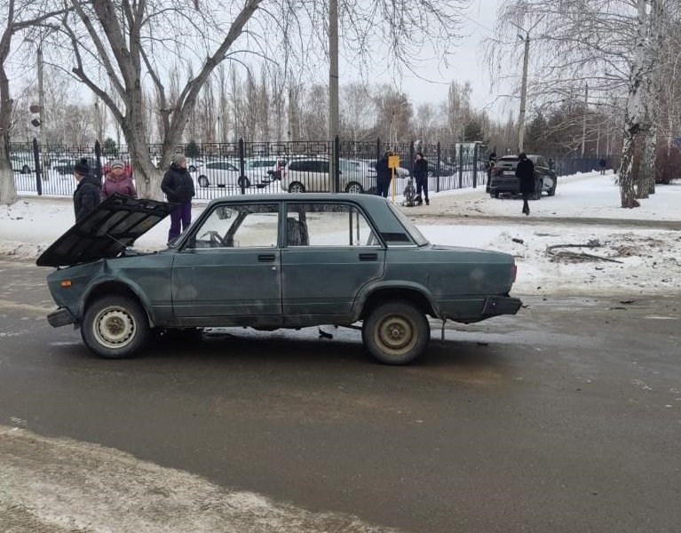 В аварии с «Лексусом» у парка пострадала пожилая женщина