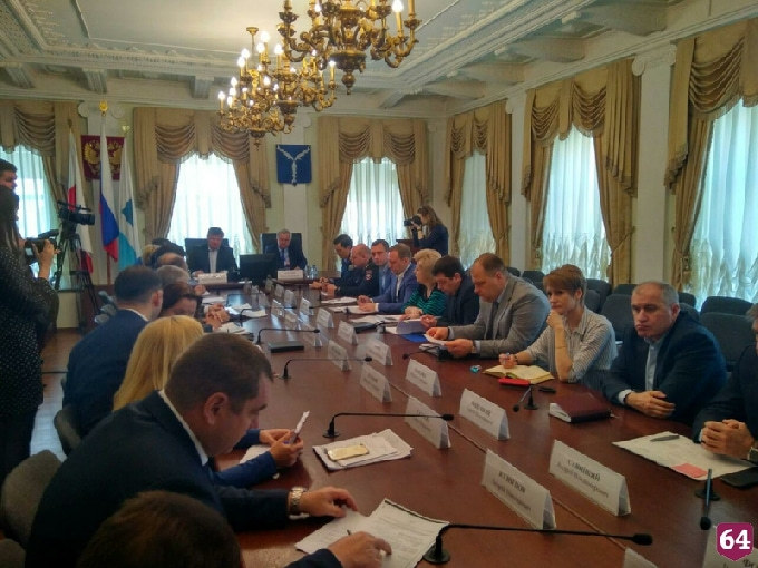 В Саратове к борьбе с открытыми люками подключили ГИБДД 
