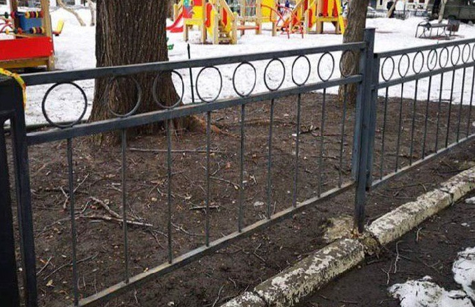 Саратовцы предлагают выкупить у воров ограду сквера Первой учительницы